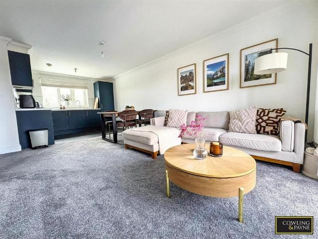 Flat for sale in Wickford