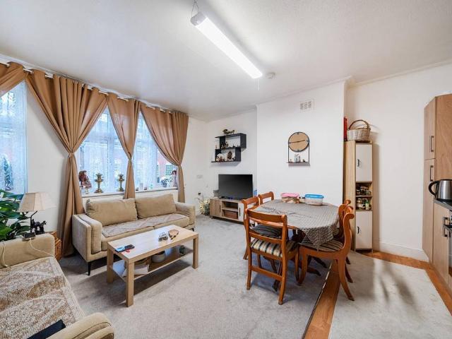 Flat for sale in Wealdstone, Greater London