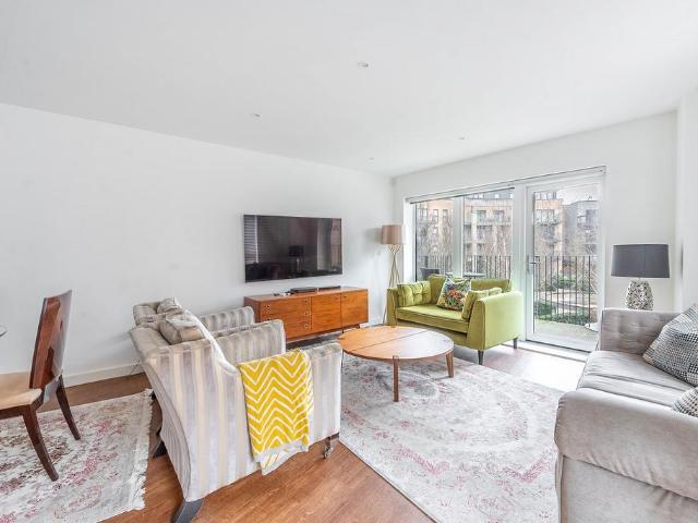 Flat for sale in Little Stanmore, Greater London