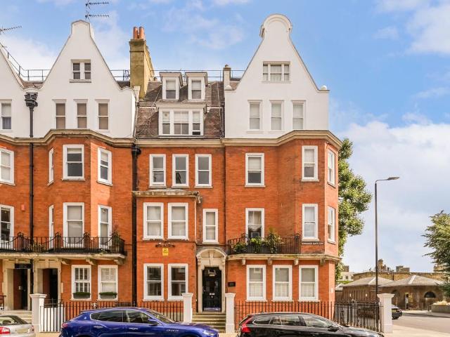 Flat for sale in Chelsea, Greater London