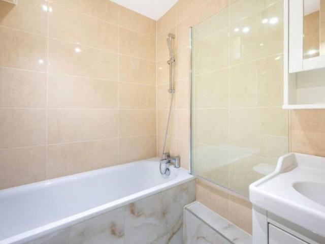 Flat for sale in Belsize Park, Cat Hill