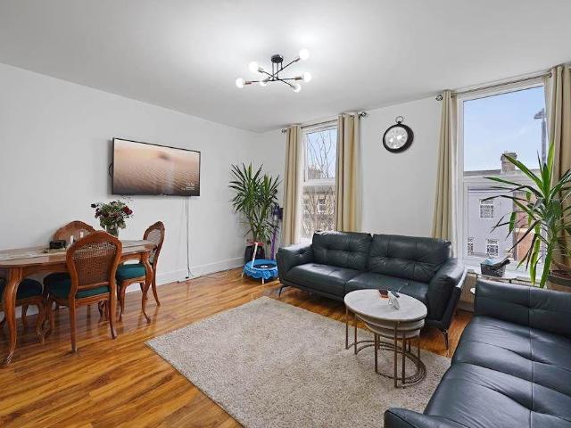 Flat for sale in Maryland, Greater London