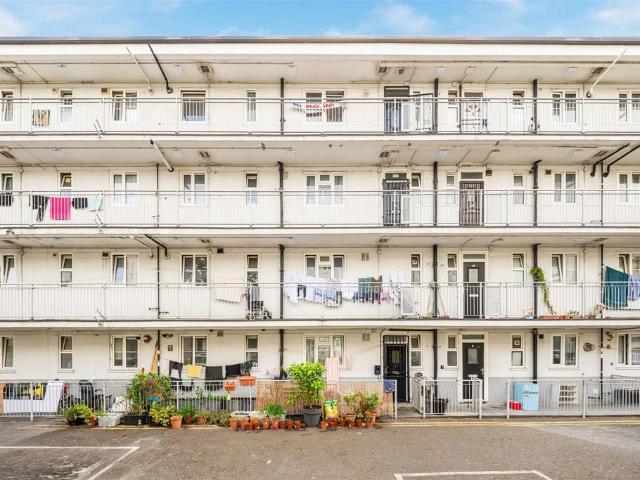Flat for sale in Bethnal Green, Greater London