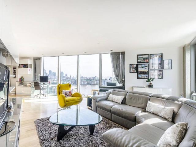Flat for sale in Greenwich Town Centre, Greater London