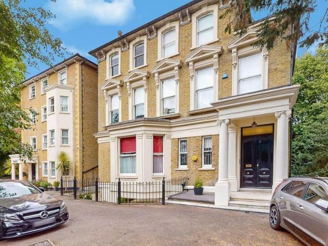 Flat for sale in Harrow On The Hill, Greater London