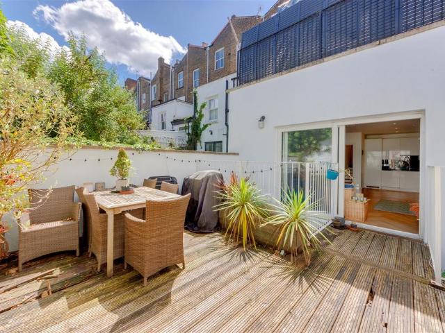 Flat for sale in Gospel Oak, Greater London