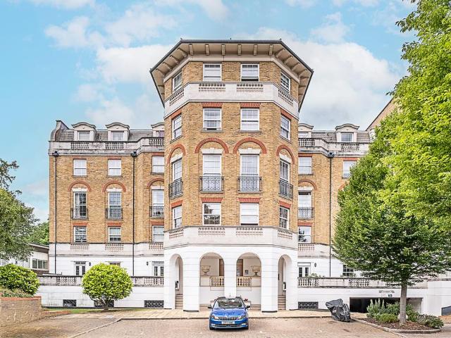 Flat for sale in Southfields, Greater London