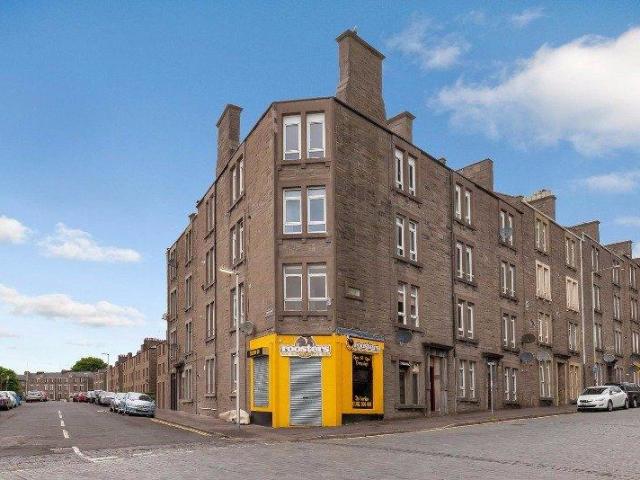 Flat for sale in West End, Scotland