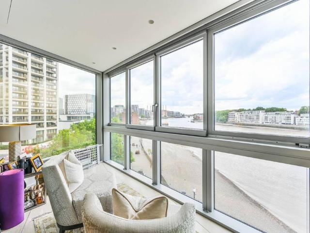 Flat for sale in Vauxhall, Greater London