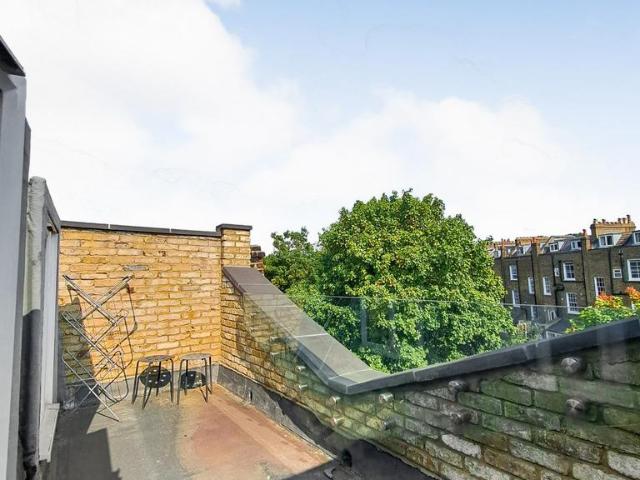 Flat for sale in Barnsbury, Greater London