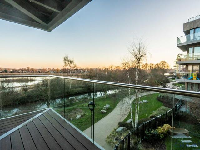 Flat for sale in Woodberry Down, Stamford Hill