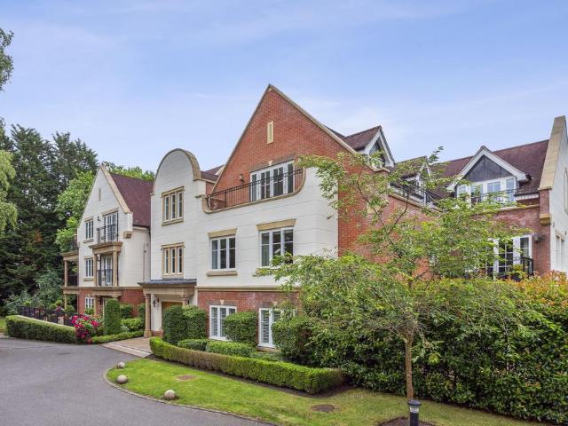Flat for sale in Sunningdale