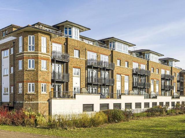 Flat for sale in Little Stanmore, Greater London