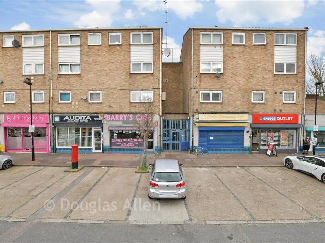 Flat for sale in Silvertown, Greater London