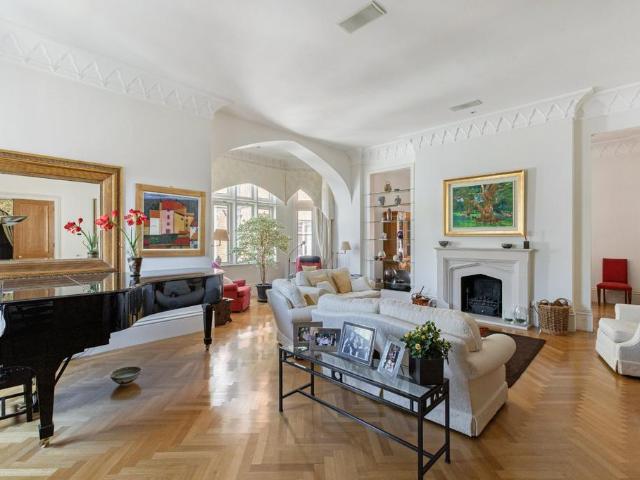 Flat for sale in Brompton, Greater London