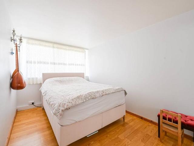 Flat for sale in Finsbury Park, Greater London