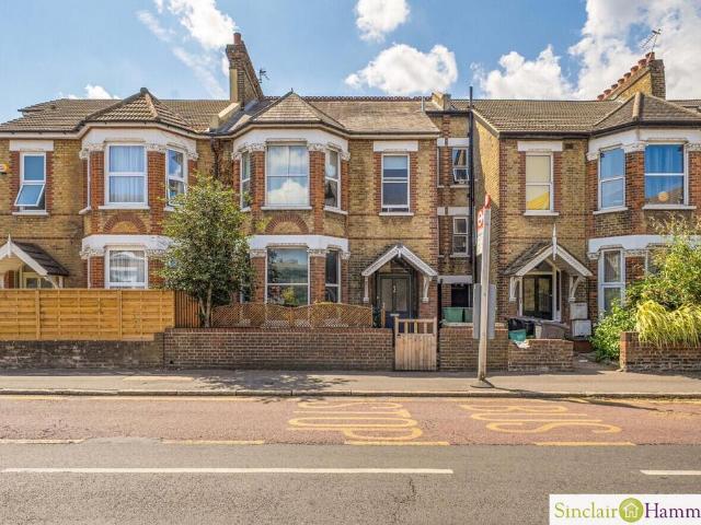 Flat for sale in Greater London