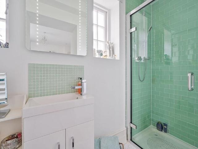 Flat for sale in London Borough of Lewisham, Blackheath