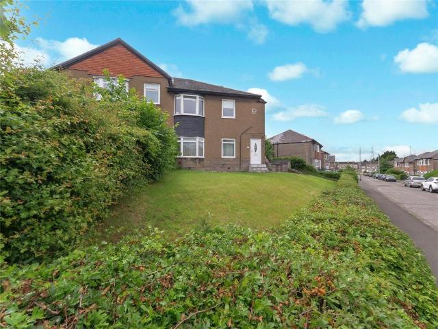 Flat for sale in Hillington, Scotland