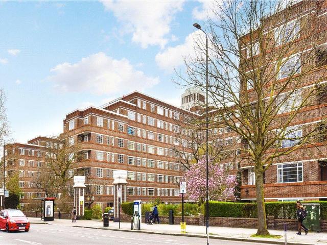 Flat for sale in Balham, Greater London