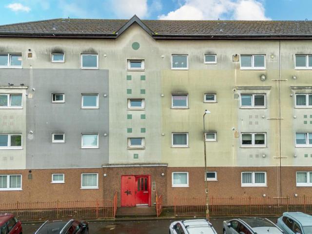 Flat for sale in Garngad, Scotland