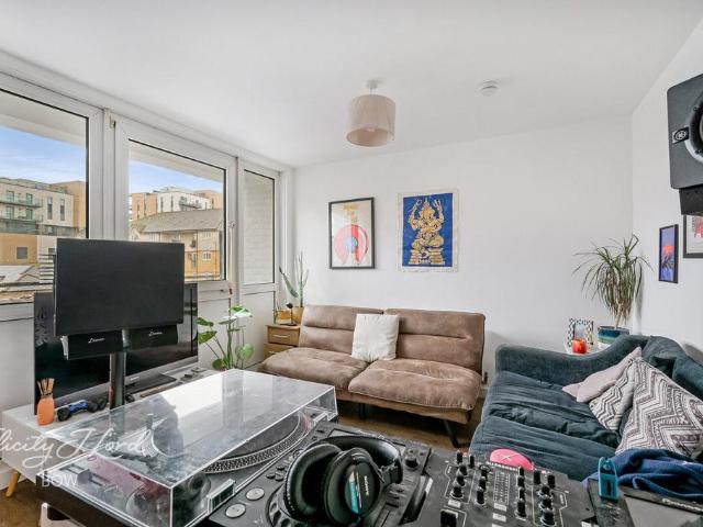Flat for sale in Bromley-by-Bow, Poplar Grove