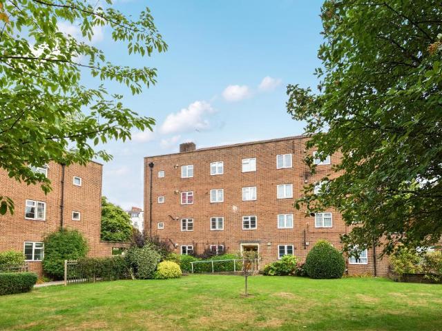 Flat for sale in St. John's Wood, Greater London