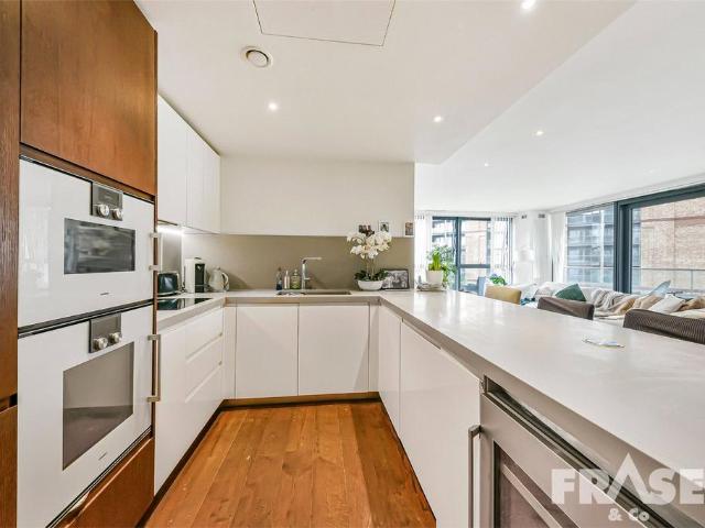 Flat for sale in Chelsea Waterfront, Greater London