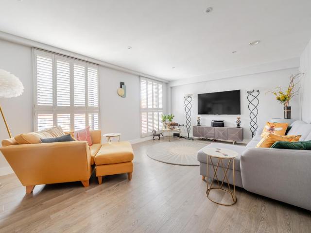 Flat for sale in The Close, Winchester