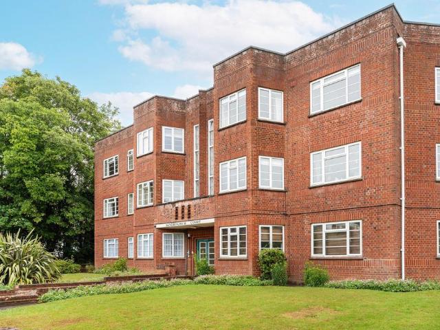 Flat for sale in Eaton Rise, East Bank