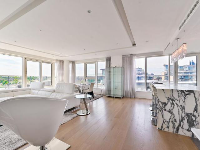 Flat for sale in Wandsworth, Greater London
