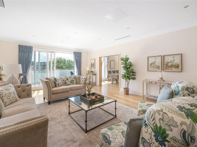 Flat for sale in Beckenham, Greater London