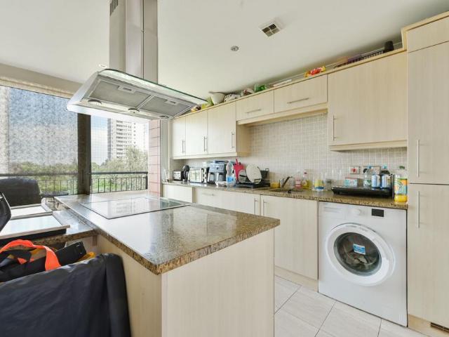 Flat for sale in London Borough of Hounslow, Greater London