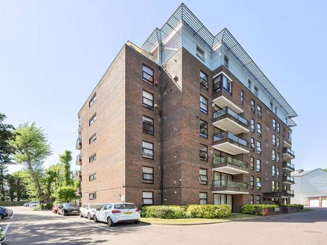 Flat for sale in Little Stanmore, Greater London