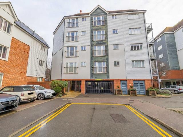 Flat for sale in The King's Mile, The Bridge