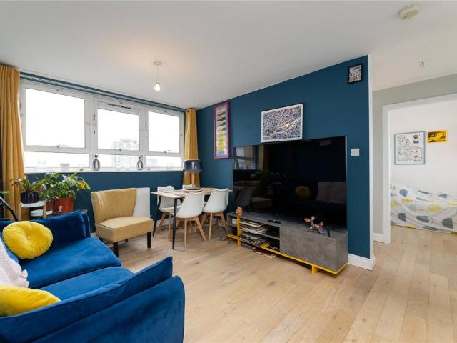 Flat for sale in Southfields, Greater London