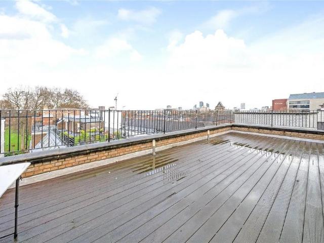 Flat for sale in Holborn, Greater London