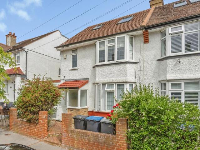 Flat for sale in London Borough of Croydon, Norbury