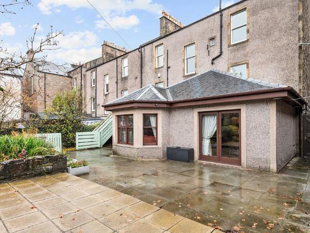 Flat for sale in Cambuskenneth, Scotland