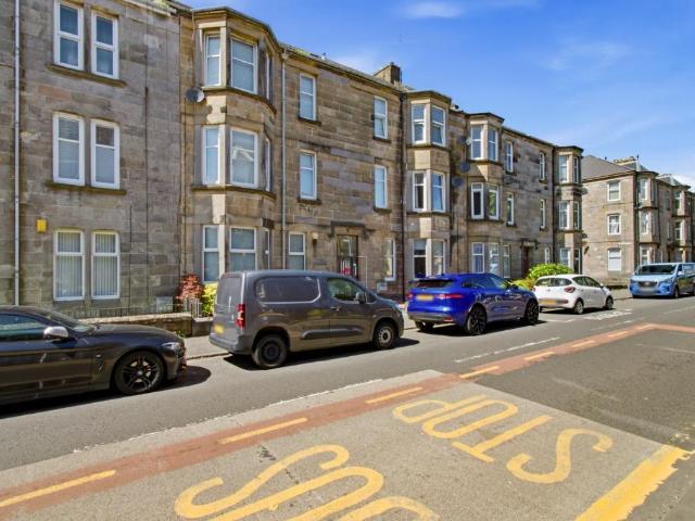 Flat for sale in Dumbarton, Scotland