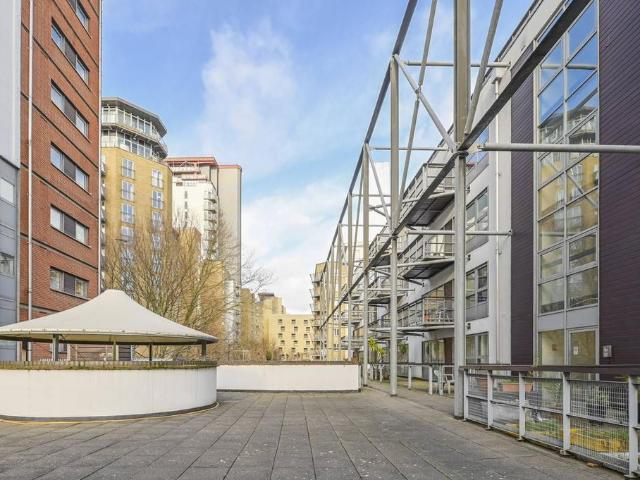 Flat for sale in Canary Wharf, Millwall