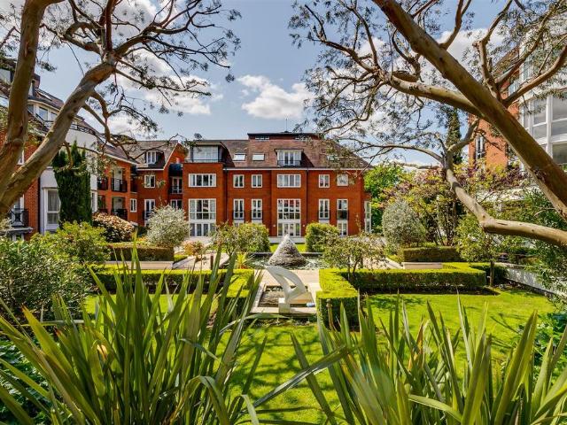 Flat for sale in West Hampstead, Greater London