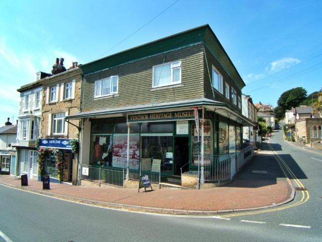 Flat for sale in Cowlease, Ventnor