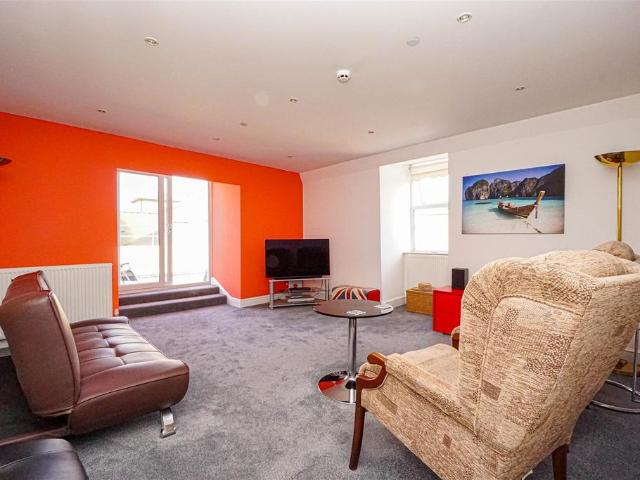 Flat for sale in Blacklands, Guestling Green