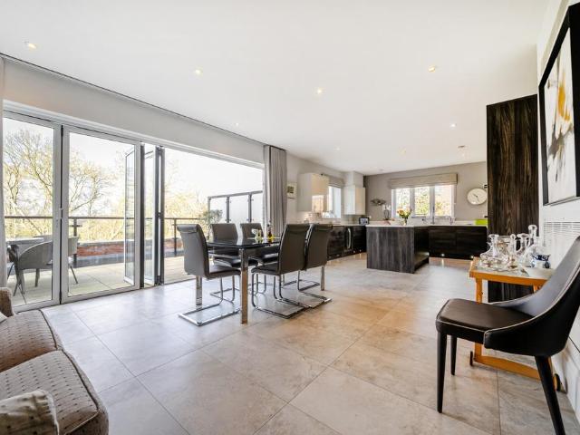 Flat for sale in Cockfosters, Isle Of Man