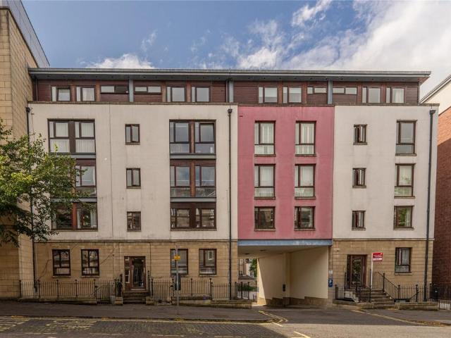 Flat for sale in Gayfield, Broughton