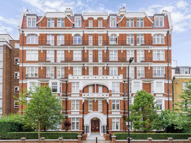 Flat for sale in St. John's Wood, Greater London