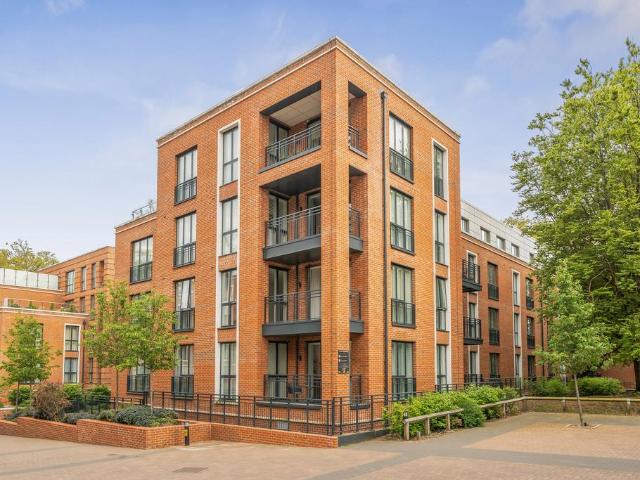 Flat for sale in Hampshire