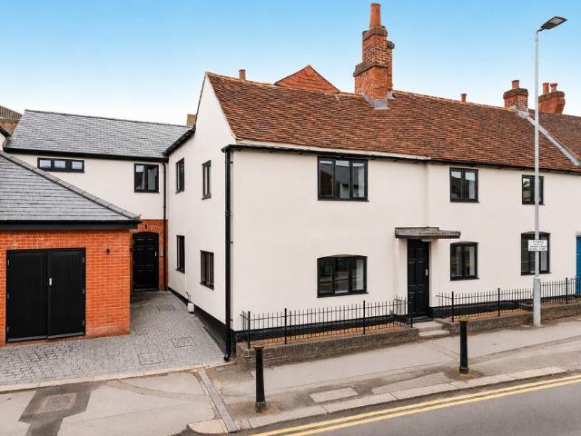 Flat for sale in Wokingham