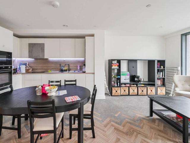 Flat for sale in Bromley-by-Bow, Poplar Grove